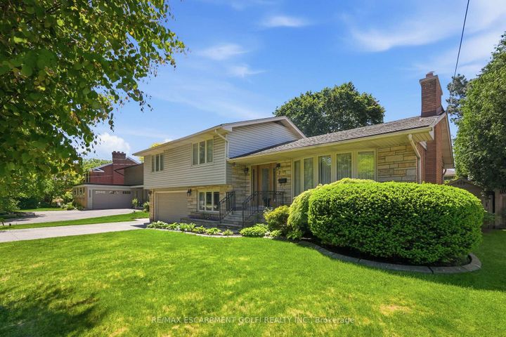Photo 2 at 7 Braemar Place, Mohawk, Hamilton