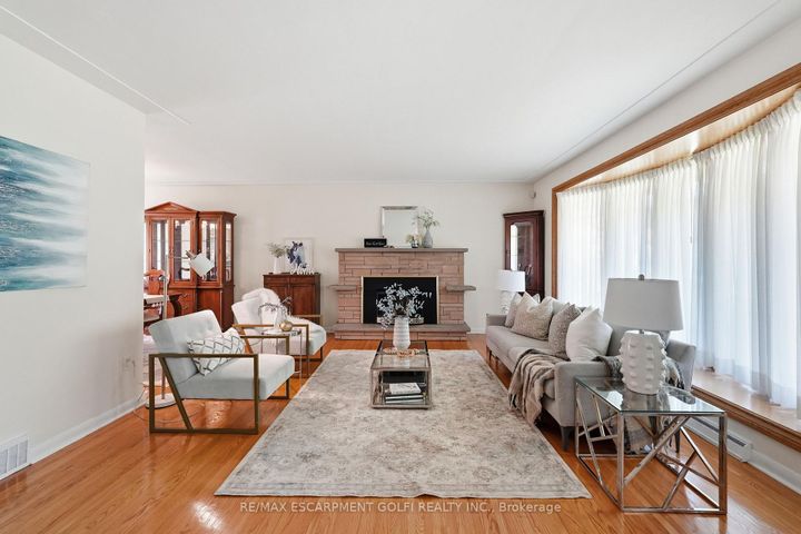 Photo 4 at 7 Braemar Place, Mohawk, Hamilton