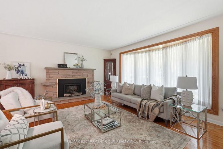 Photo 5 at 7 Braemar Place, Mohawk, Hamilton