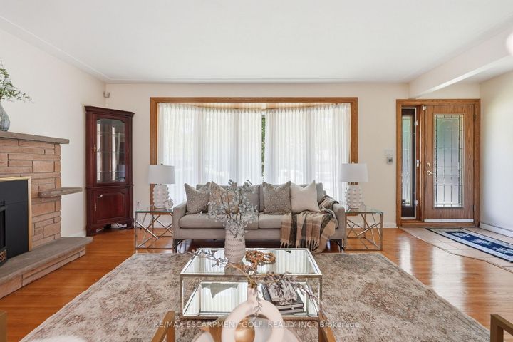 Photo 7 at 7 Braemar Place, Mohawk, Hamilton