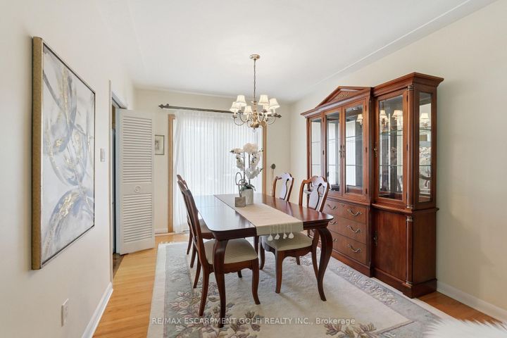 Photo 8 at 7 Braemar Place, Mohawk, Hamilton