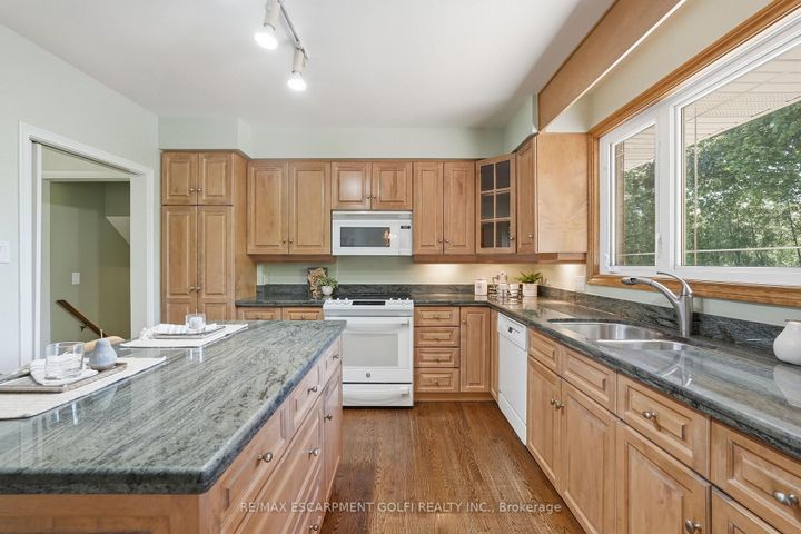 Photo 10 at 7 Braemar Place, Mohawk, Hamilton
