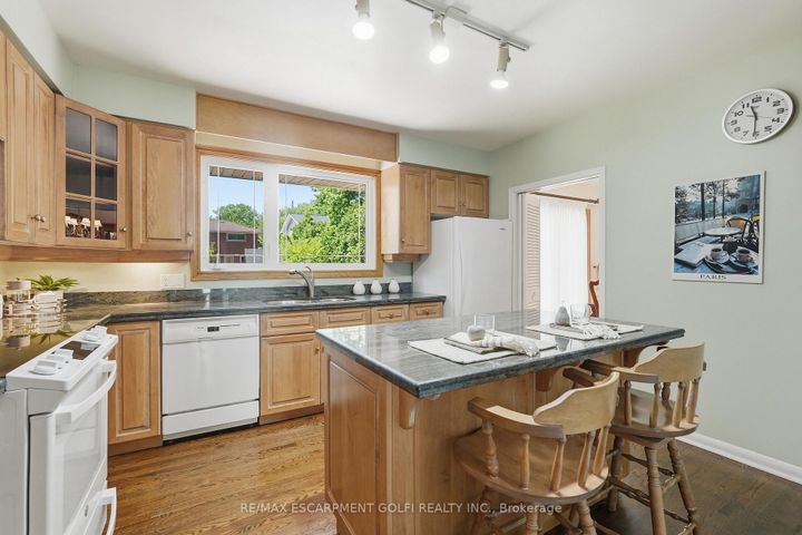 Photo 11 at 7 Braemar Place, Mohawk, Hamilton