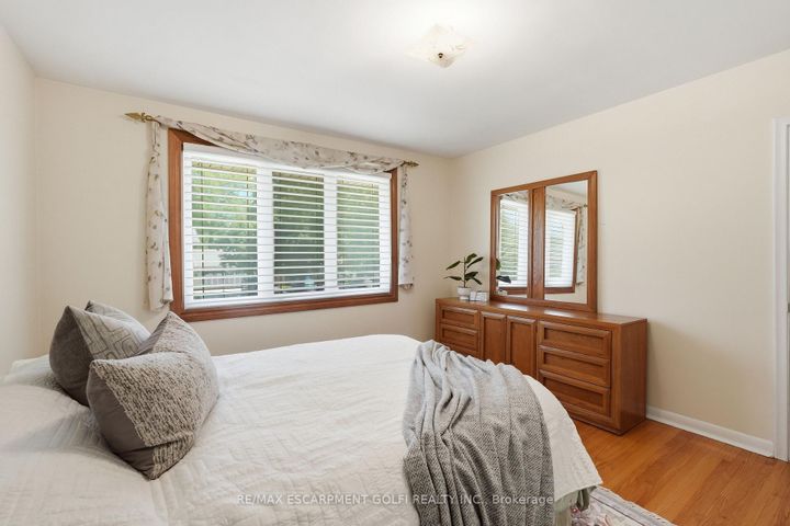 Photo 17 at 7 Braemar Place, Mohawk, Hamilton