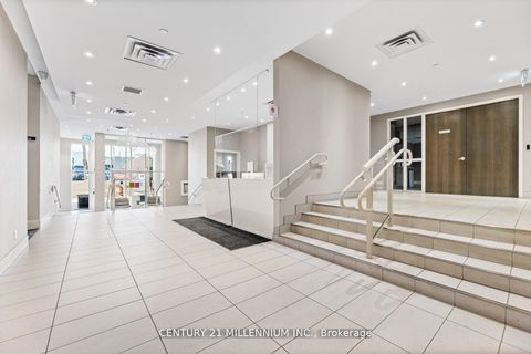 Photo 1 at 419 - 15277 Yonge Street, Aurora Village, Aurora