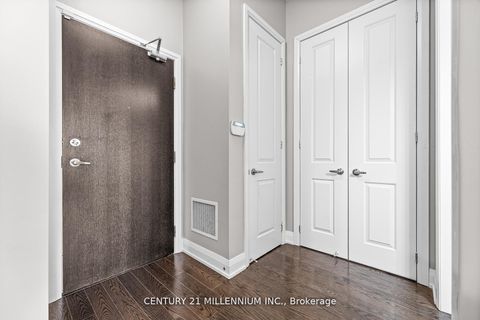 Photo 3 at 419 - 15277 Yonge Street, Aurora Village, Aurora