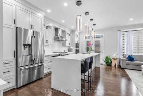 Photo 7 at 322 Moody Drive, Kleinburg, Vaughan