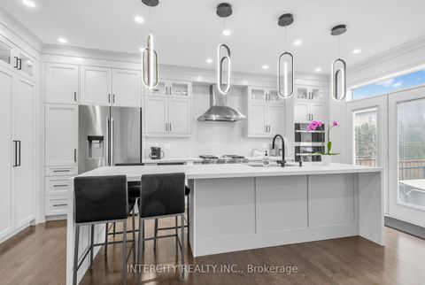 Photo 12 at 322 Moody Drive, Kleinburg, Vaughan