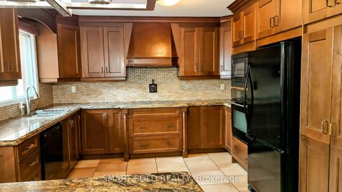 Photo 3 at 148 Castlehill Road, Maple, Vaughan