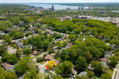 Photo 6 at 81 Letitia Street, Sunnidale, Barrie