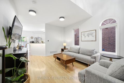 Photo 5 at 23 Shadetree Crescent, Vellore Village, Vaughan