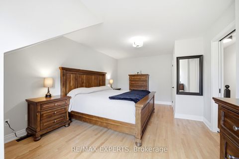 Photo 18 at 23 Shadetree Crescent, Vellore Village, Vaughan