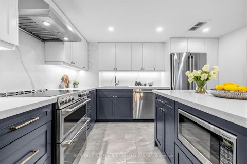 Photo 17 at 606 - 164 Cumberland Street, Annex, Toronto