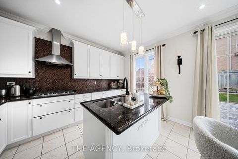 Photo 18 at 36 Zoran Lane, Patterson, Vaughan