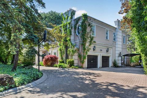 Photo 1 at 21 Fifeshire Road, Windfields, Toronto