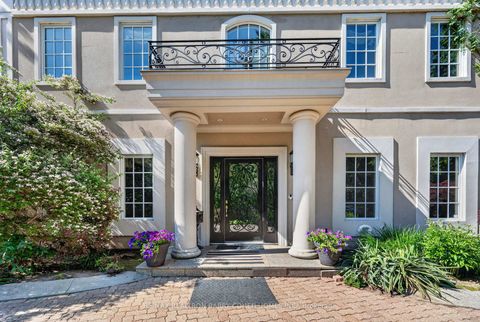 Photo 2 at 21 Fifeshire Road, Windfields, Toronto