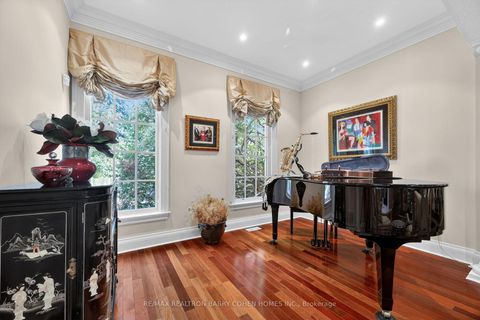 Photo 4 at 21 Fifeshire Road, Windfields, Toronto