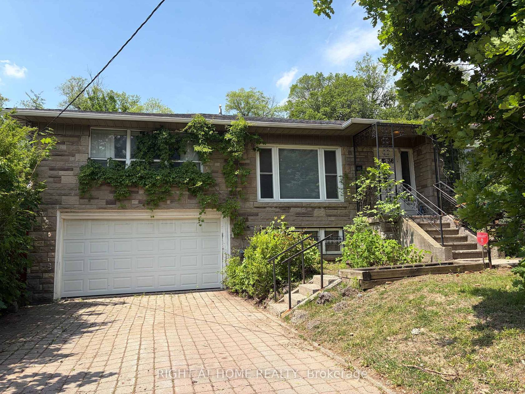 36 Forest Wood, Nortown, Toronto photo number 2