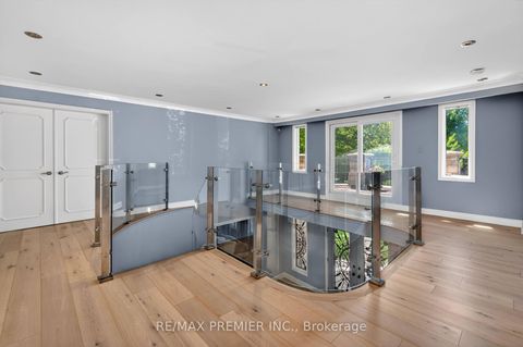 Photo 18 at 35 Lorengate Place, Islington Woods, Vaughan