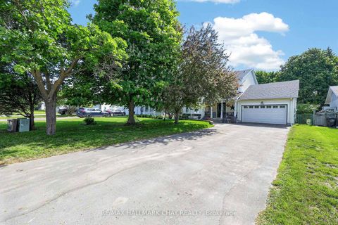 Photo 1 at 1885 Applewood Avenue, Alcona, Innisfil