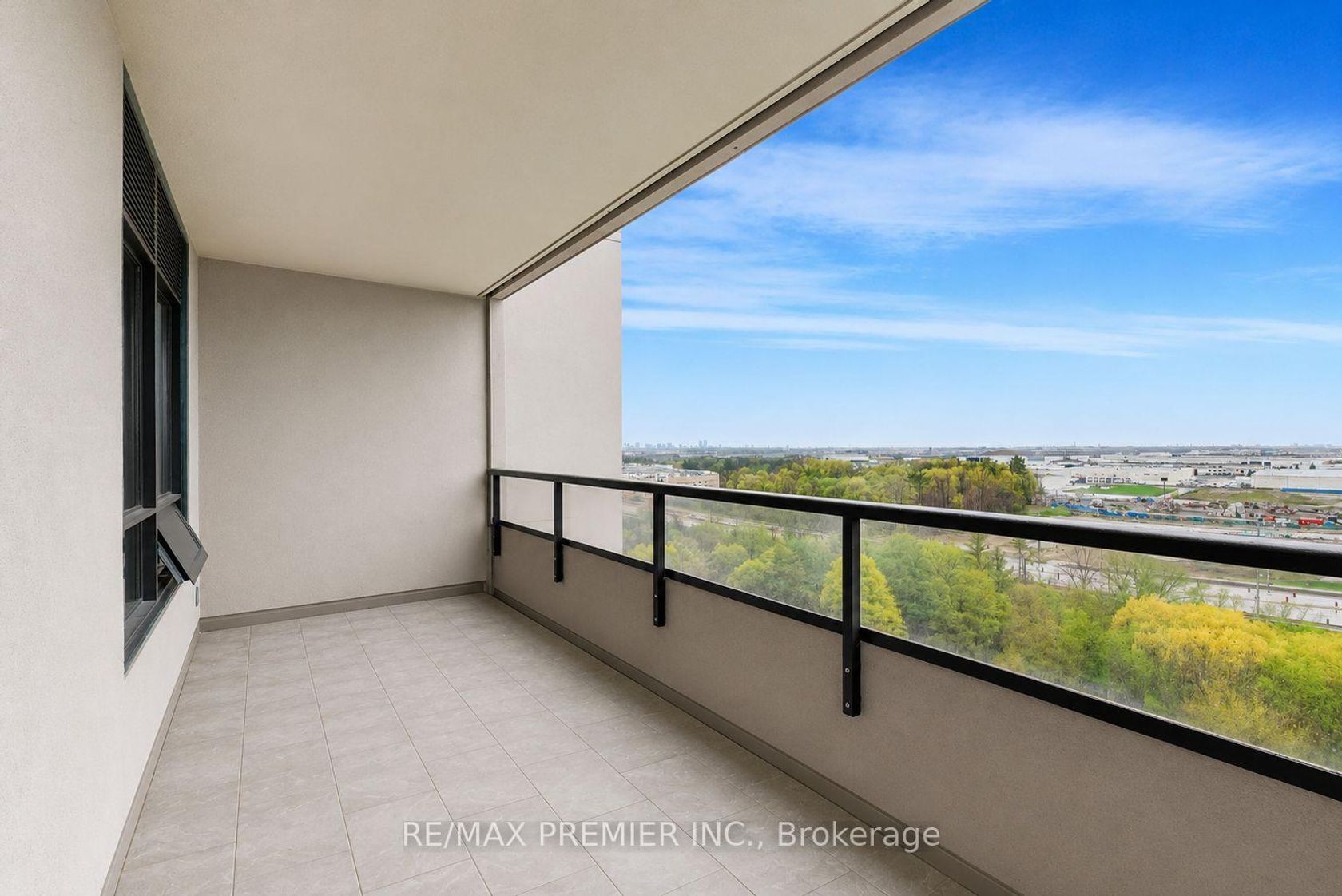 1106 - 9245 Jane Street, Maple, Vaughan photo number 2