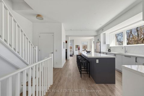Photo 11 at 21 - 35 Birchcliff Avenue, Cliffside, Toronto