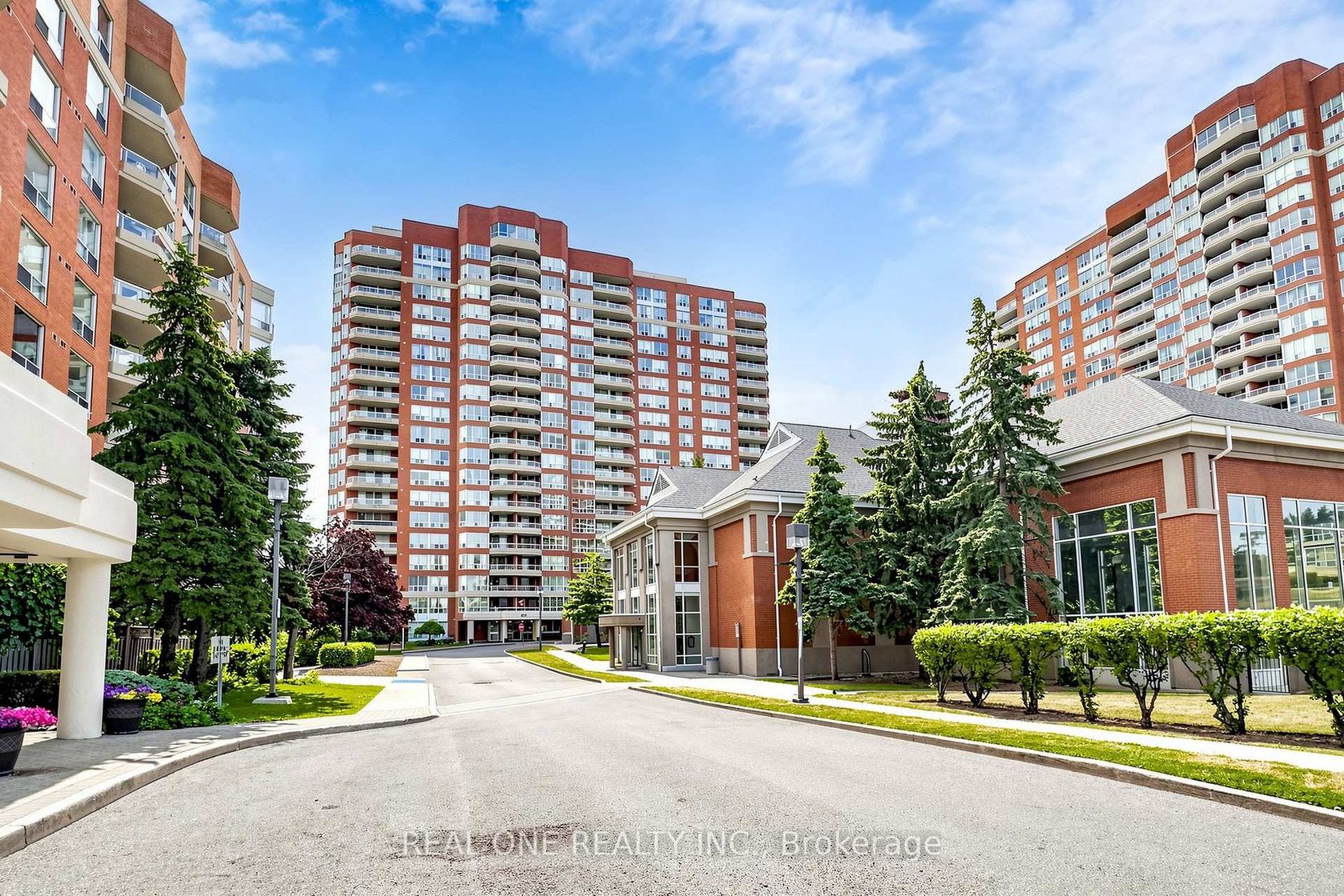 1612 - 410 Mclevin Avenue, Malvern, Toronto photo number 2