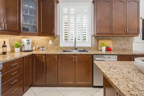 Photo 15 at 12 Acqua Drive, Vellore Village, Vaughan