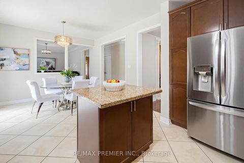 Photo 16 at 12 Acqua Drive, Vellore Village, Vaughan