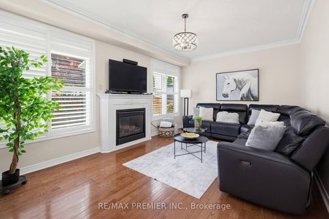 Photo 18 at 12 Acqua Drive, Vellore Village, Vaughan