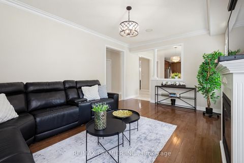 Photo 19 at 12 Acqua Drive, Vellore Village, Vaughan