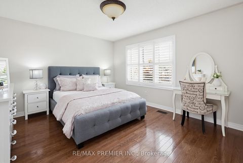 Photo 31 at 12 Acqua Drive, Vellore Village, Vaughan