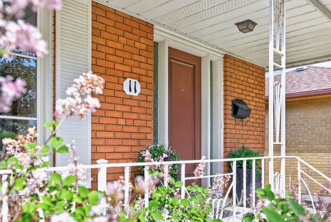 Photo 2 at 11 Swordbill Drive, Humber Valley, Toronto