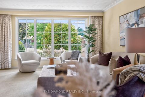 Photo 4 at 11 Swordbill Drive, Humber Valley, Toronto