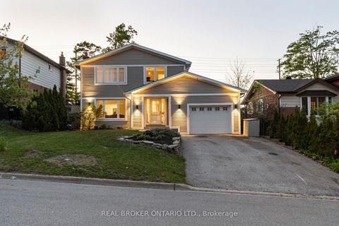 Photo 0 at 54 Farmingdale Crescent, Cundles East, Barrie