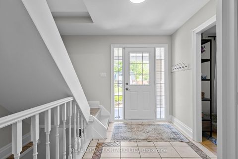 Photo 5 at 54 Farmingdale Crescent, Cundles East, Barrie