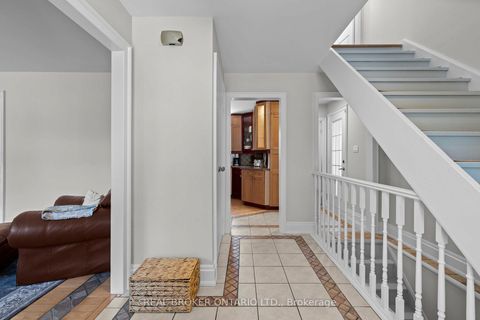 Photo 7 at 54 Farmingdale Crescent, Cundles East, Barrie