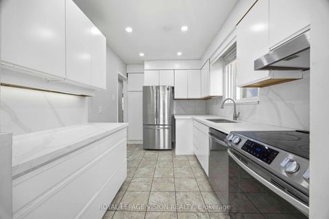 Photo 3 at 126 MILFORD HAVEN Drive, Morningside, Toronto