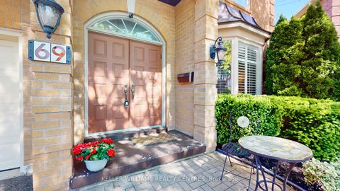 Photo 2 at 69 Gustav Crescent, Newtonbrook East, Toronto