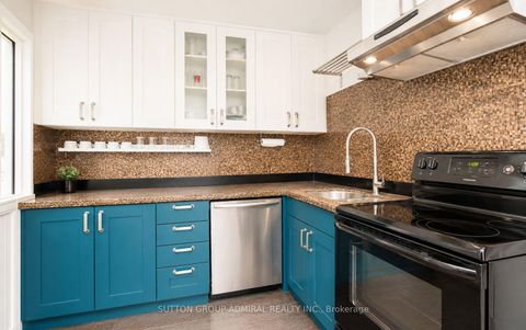 Photo 9 at 41 Athabaska Avenue, Newtonbrook East, Toronto