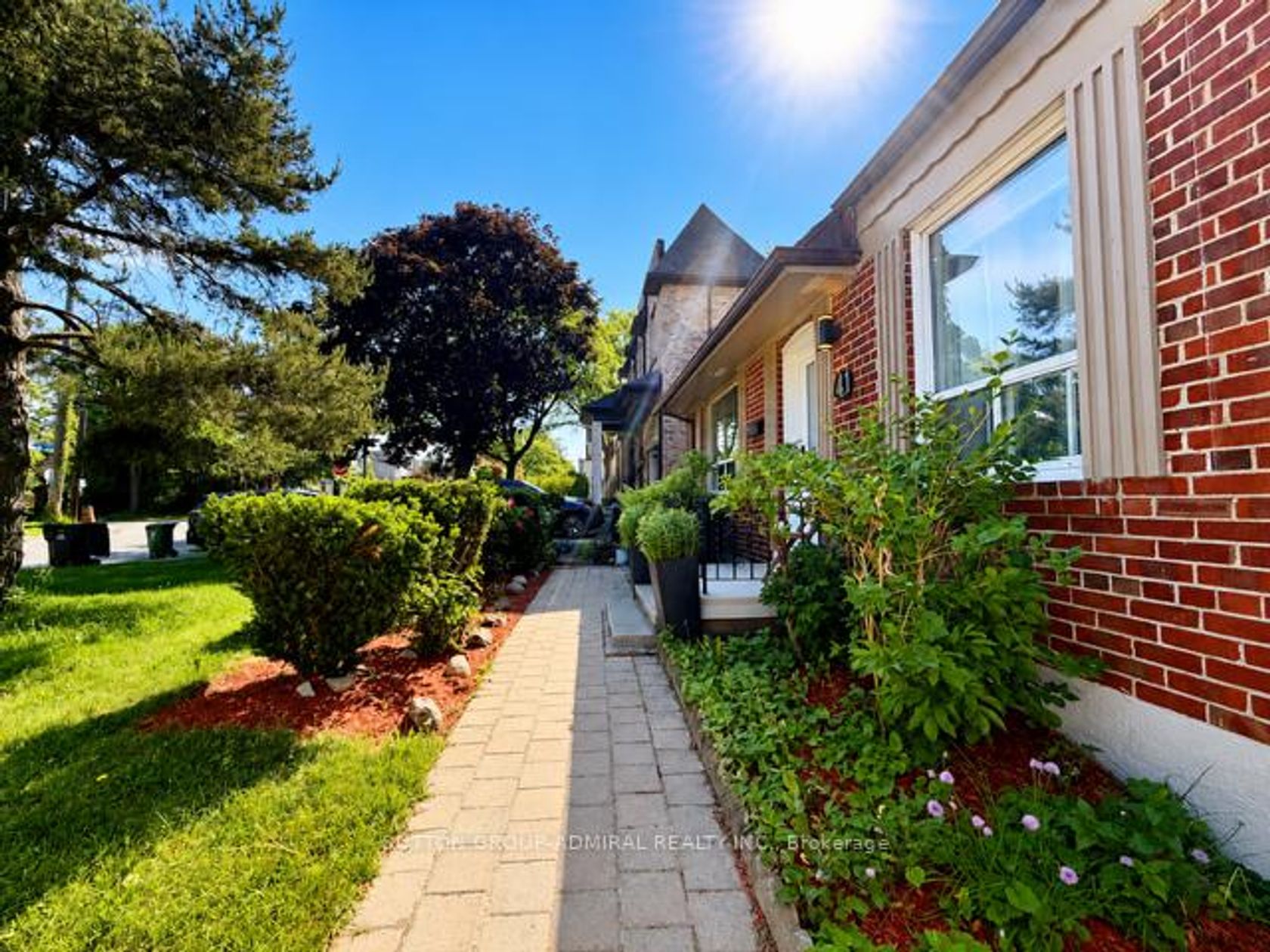 41 Athabaska Avenue, Newtonbrook East, Toronto photo number 2
