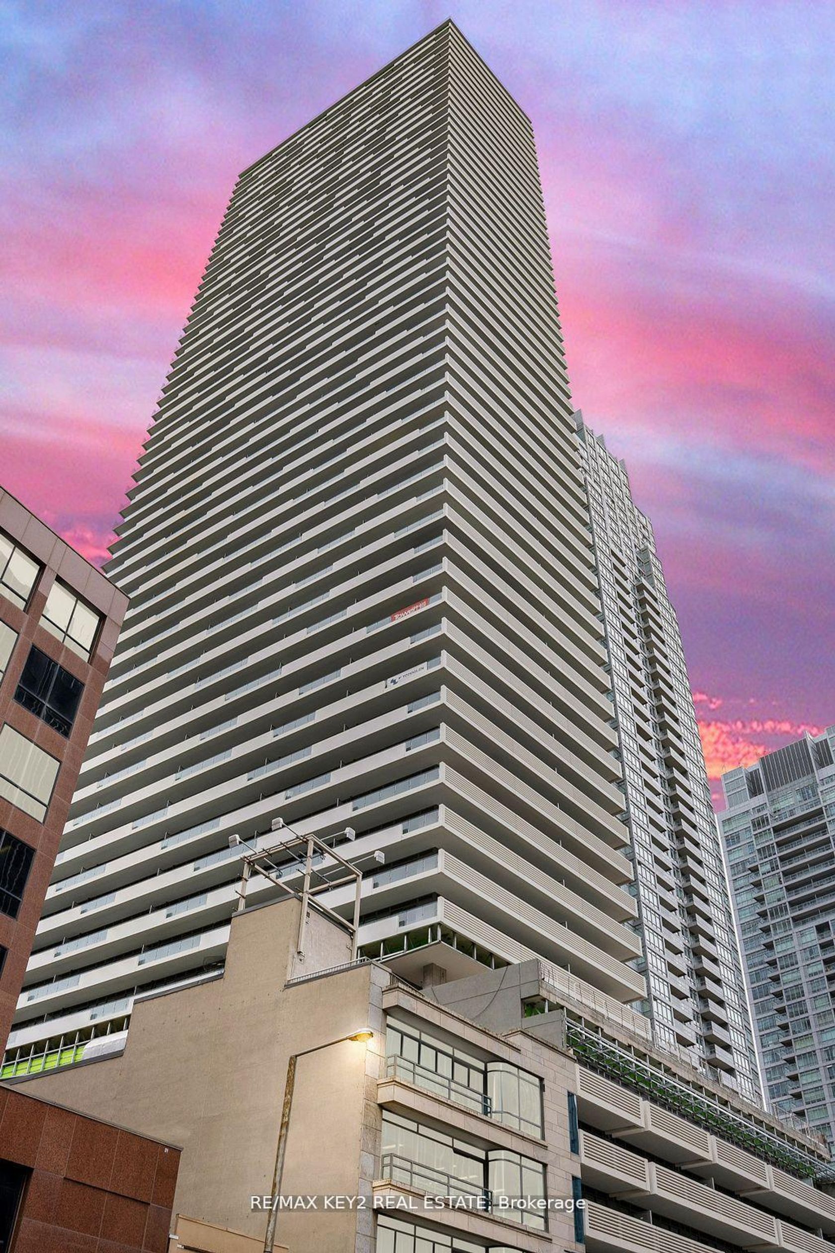 3402 - 2221 Yonge Street, Mount Pleasant West, Toronto photo number 2