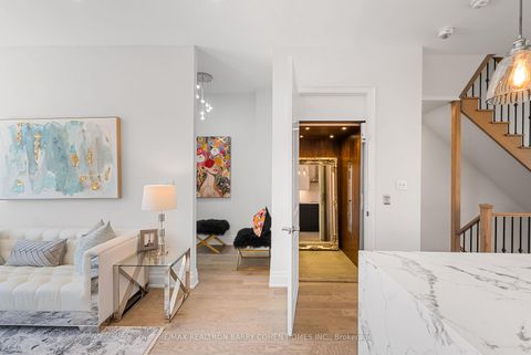 Photo 6 at 8 Heriot Place, Patterson, Vaughan