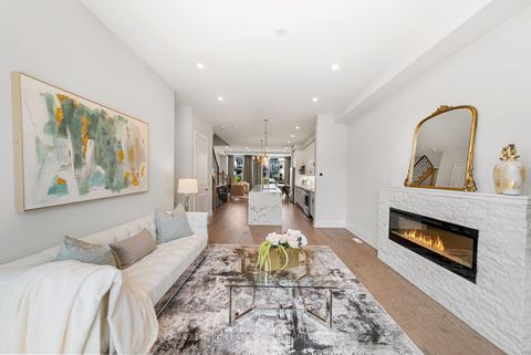 Photo 10 at 8 Heriot Place, Patterson, Vaughan