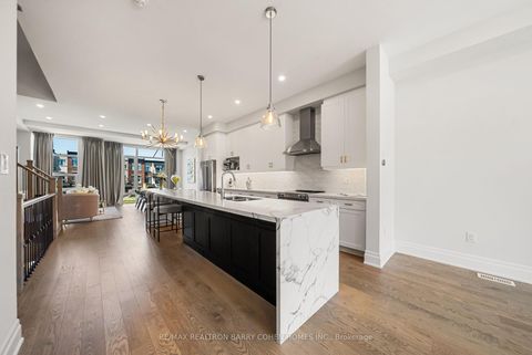 Photo 11 at 8 Heriot Place, Patterson, Vaughan