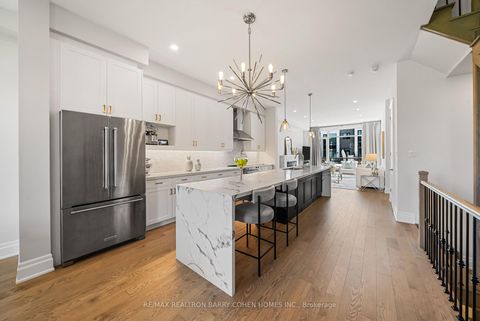 Photo 14 at 8 Heriot Place, Patterson, Vaughan