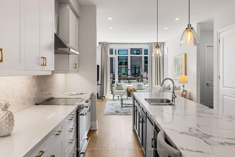 Photo 16 at 8 Heriot Place, Patterson, Vaughan