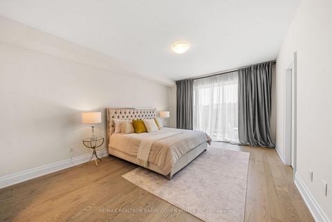Photo 23 at 8 Heriot Place, Patterson, Vaughan