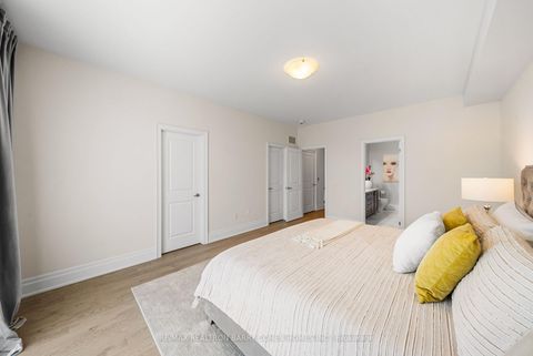 Photo 25 at 8 Heriot Place, Patterson, Vaughan