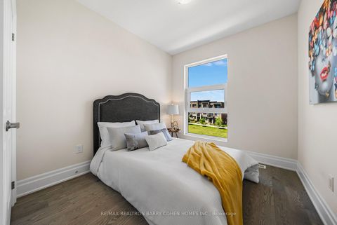 Photo 34 at 8 Heriot Place, Patterson, Vaughan